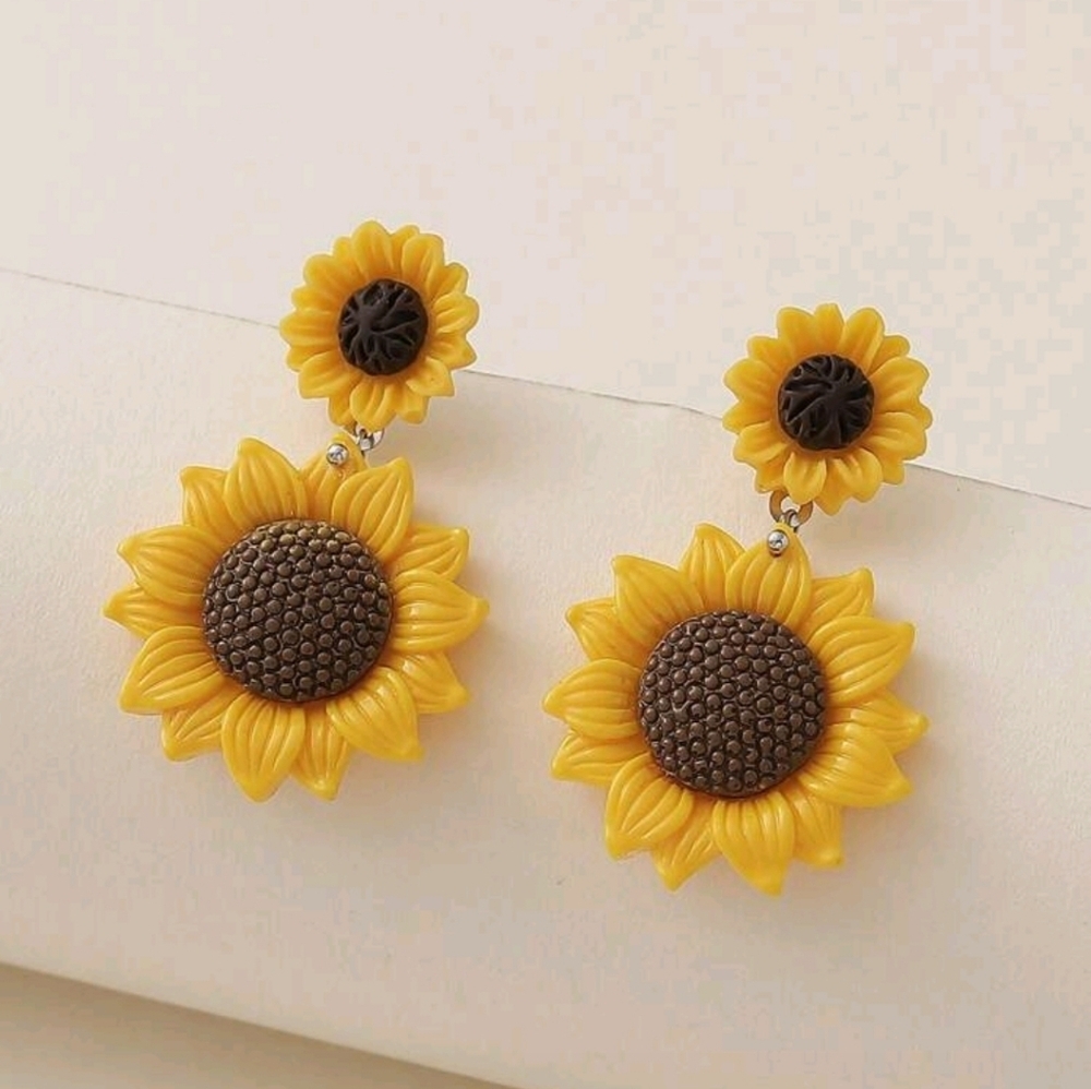 ✨3 FOR $28✨🆕️🌻SUNFLOWER DROP EARRINGS🌻
